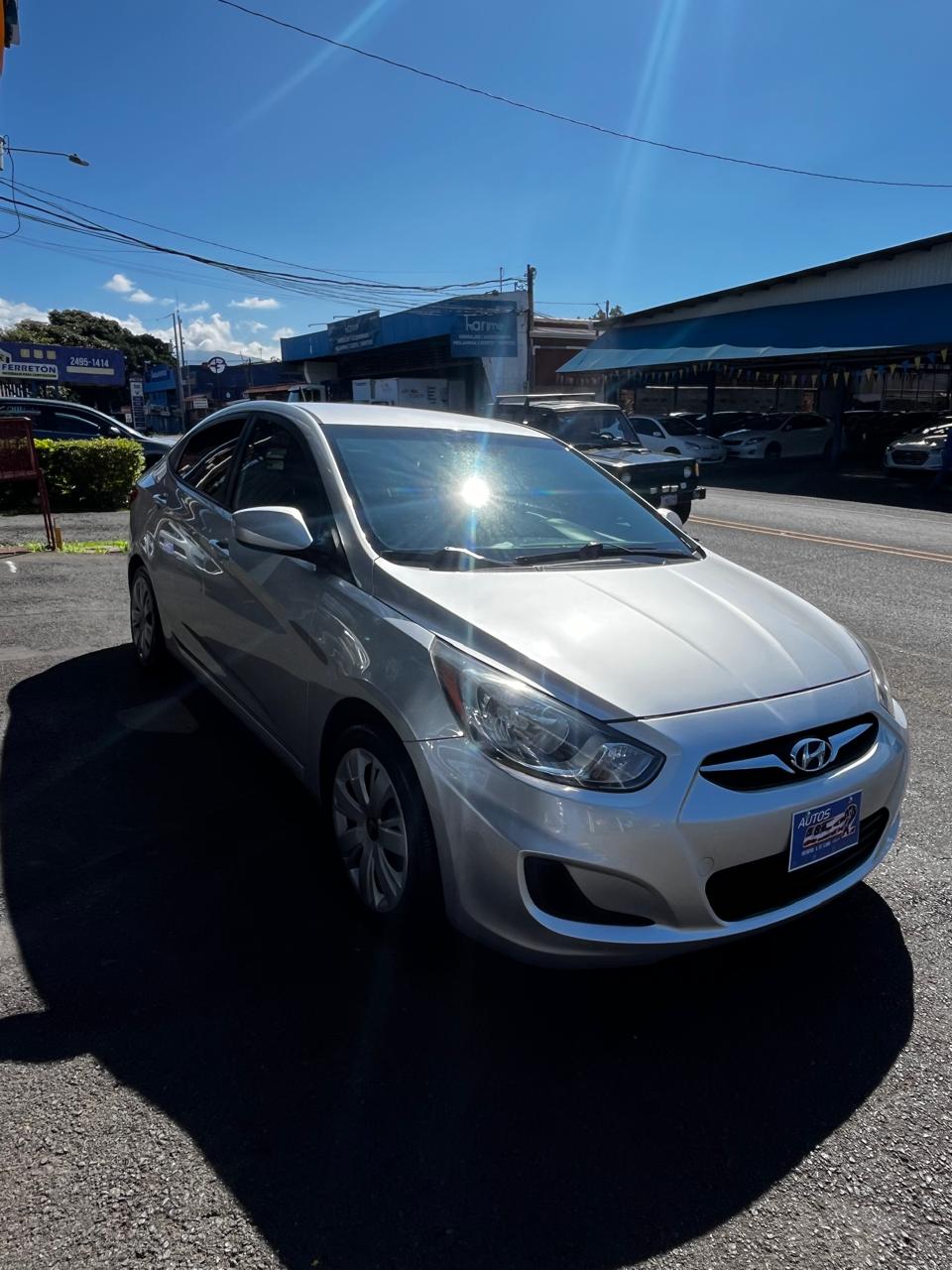 HYUNDAI ACCENT 2013 AUTOMÁTICA