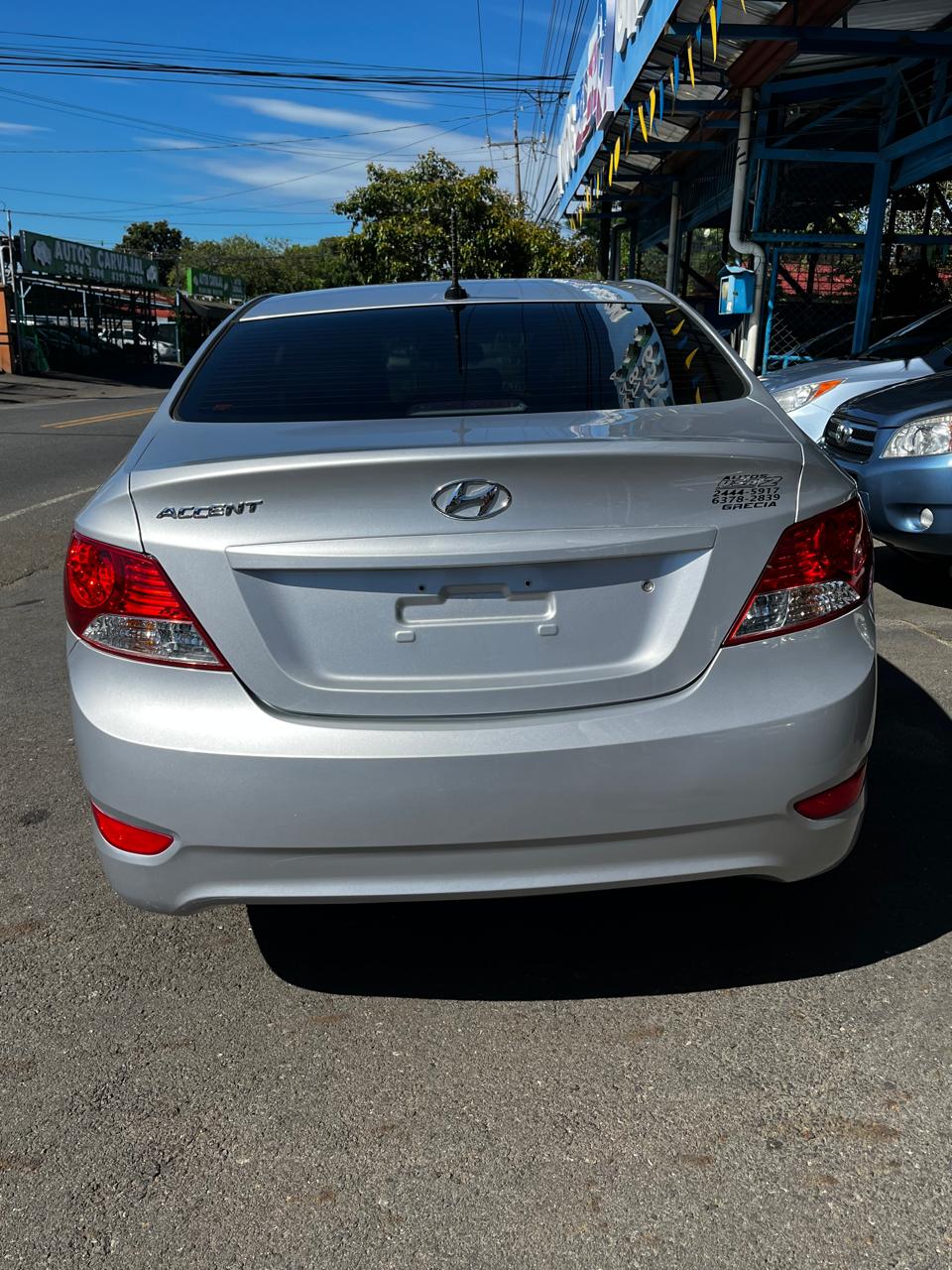 HYUNDAI ACCENT 2013 AUTOMÁTICA