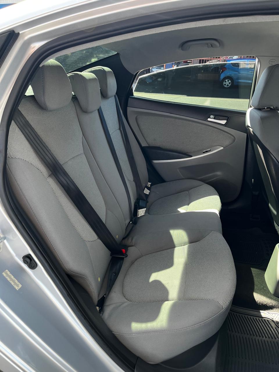 HYUNDAI ACCENT 2013 AUTOMÁTICA