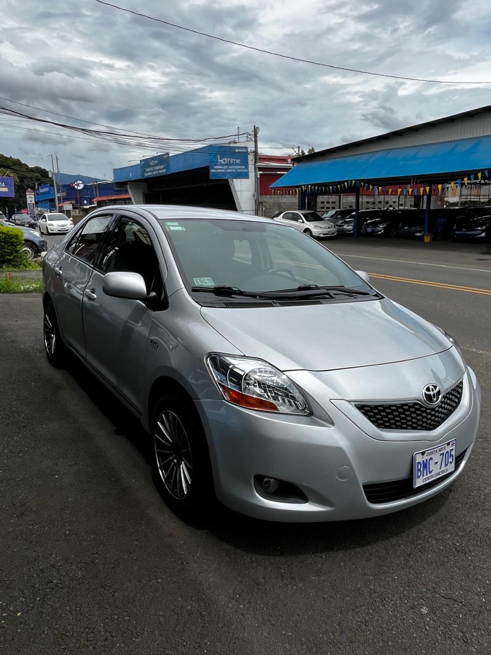 TOYOTA YARIS 2010 AUTOMÁTICA