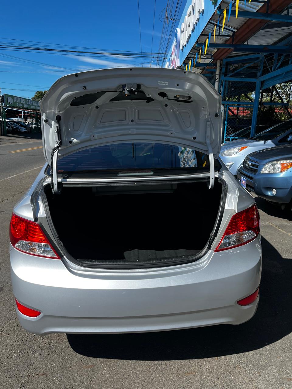 HYUNDAI ACCENT 2013 AUTOMÁTICA