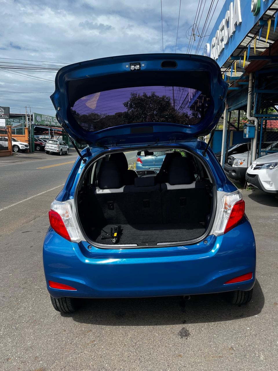 TOYOTA YARIS 2012 AUTOMÁTICA