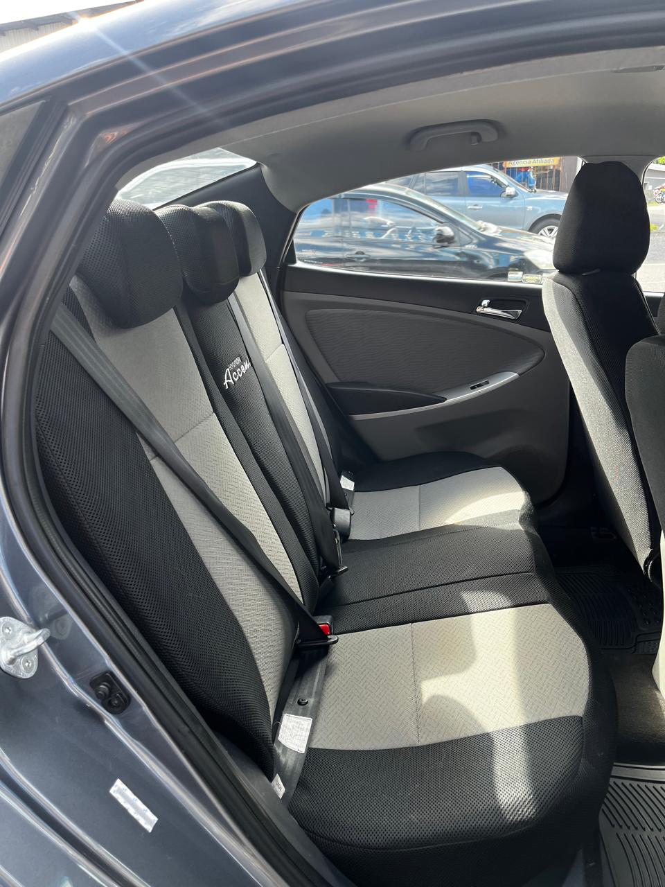 HYUNDAI ACCENT 2014 AUTOMÁTICA