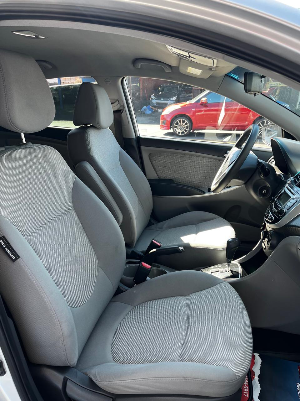 HYUNDAI ACCENT 2013 AUTOMÁTICA
