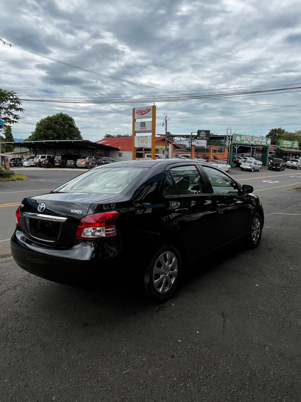 TOYOTA YARIS 2009 AUTOMÁTICA