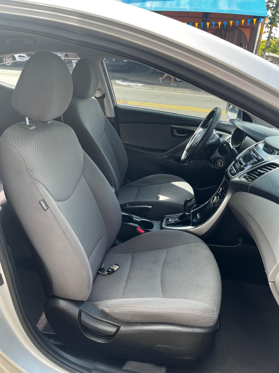 HYUNDAI ELANTRA 2015 AUTOMÁTICA