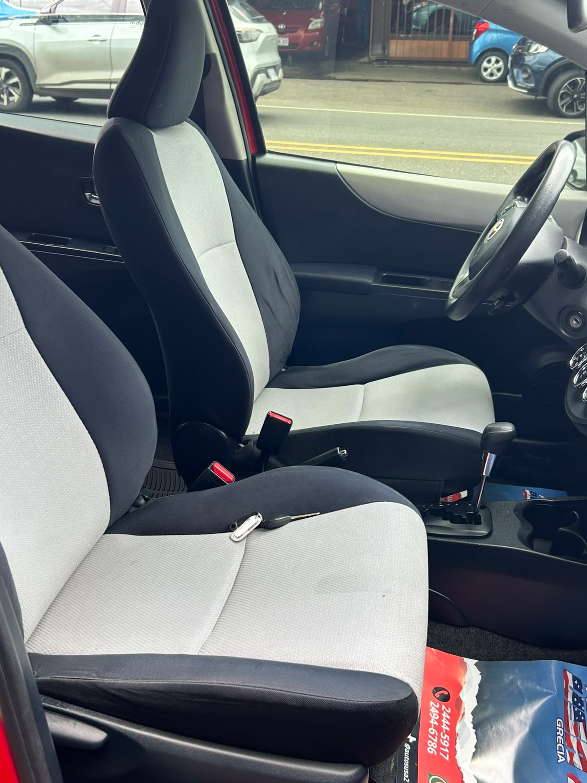 TOYOTA YARIS 2013 AUTOMÁTICA