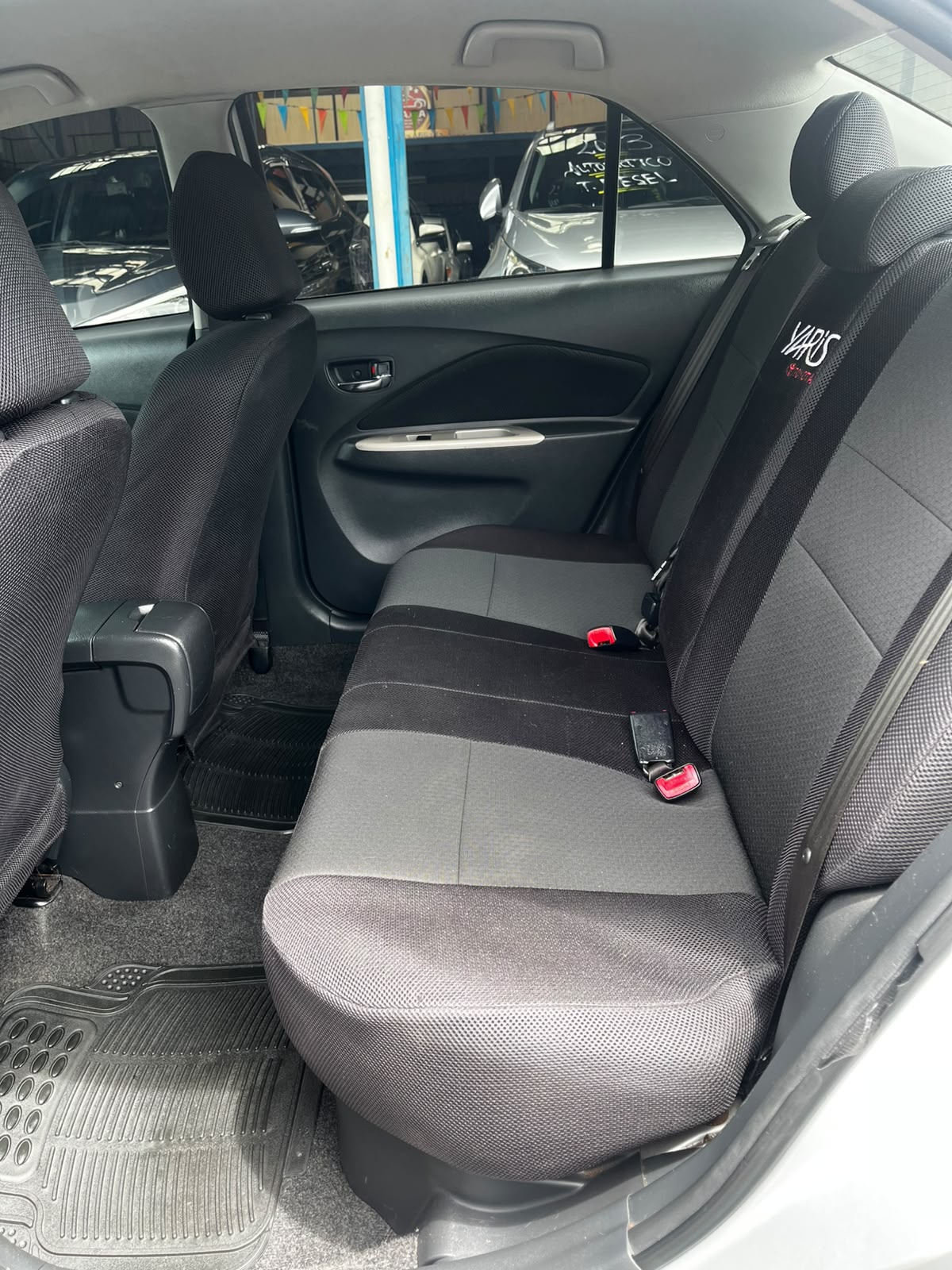 TOYOTA YARIS 2011 AUTOMÁTICA