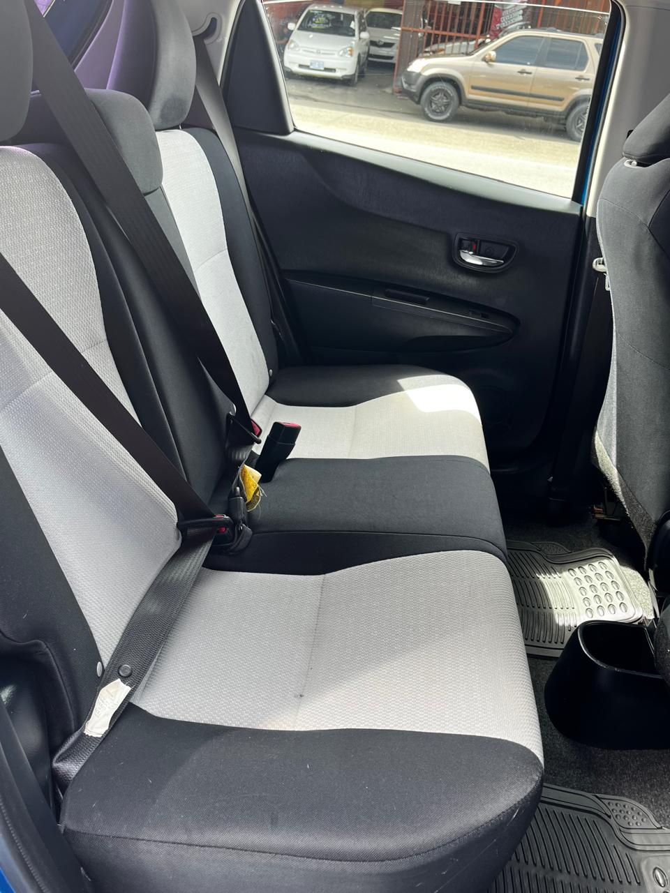 TOYOTA YARIS 2012 AUTOMÁTICA