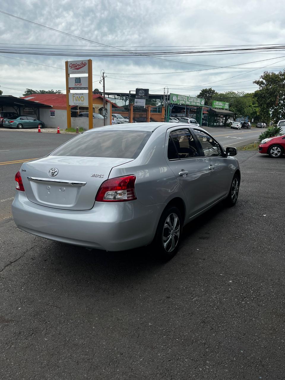 TOYOTA YARIS 2009 AUTOMÁTICA