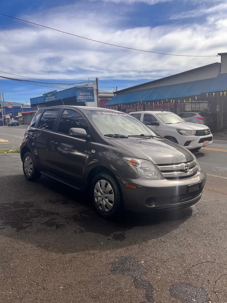 TOYOTA SCION 2005 AUTOMÁTICA