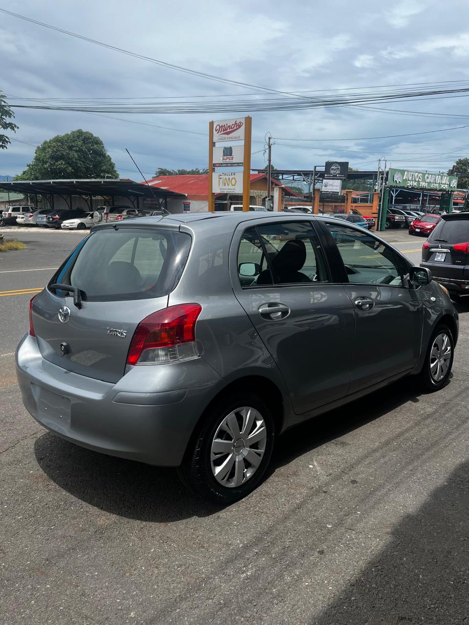 TOYOTA YARIS 2010 AUTOMÁTICA