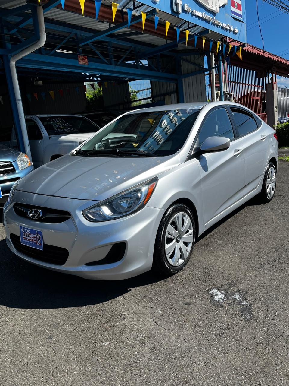 HYUNDAI ACCENT 2013 AUTOMÁTICA